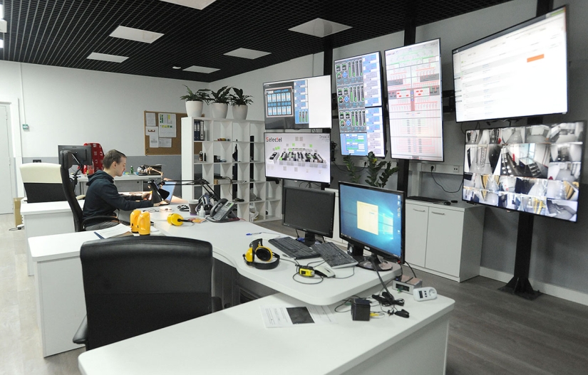 Behind seven locks: How a hosting and cloud services provider works