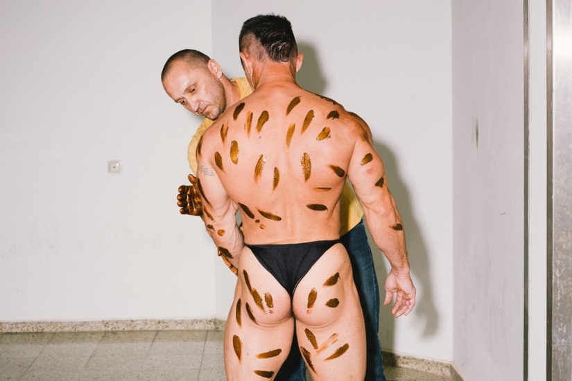 Behind the scenes of big bodybuilding