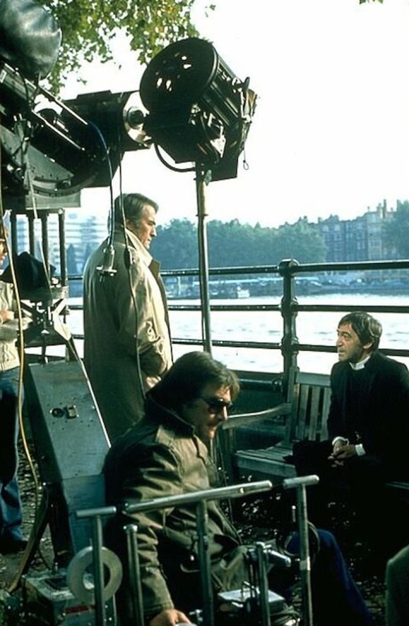 Behind the scenes of famous thrillers and horror films Behind the scenes of famous thrillers and horror films