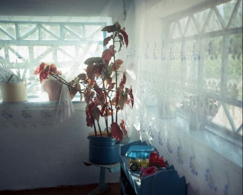 Belgian photographer Lara Gasparatto: getting to the bottom of things and events