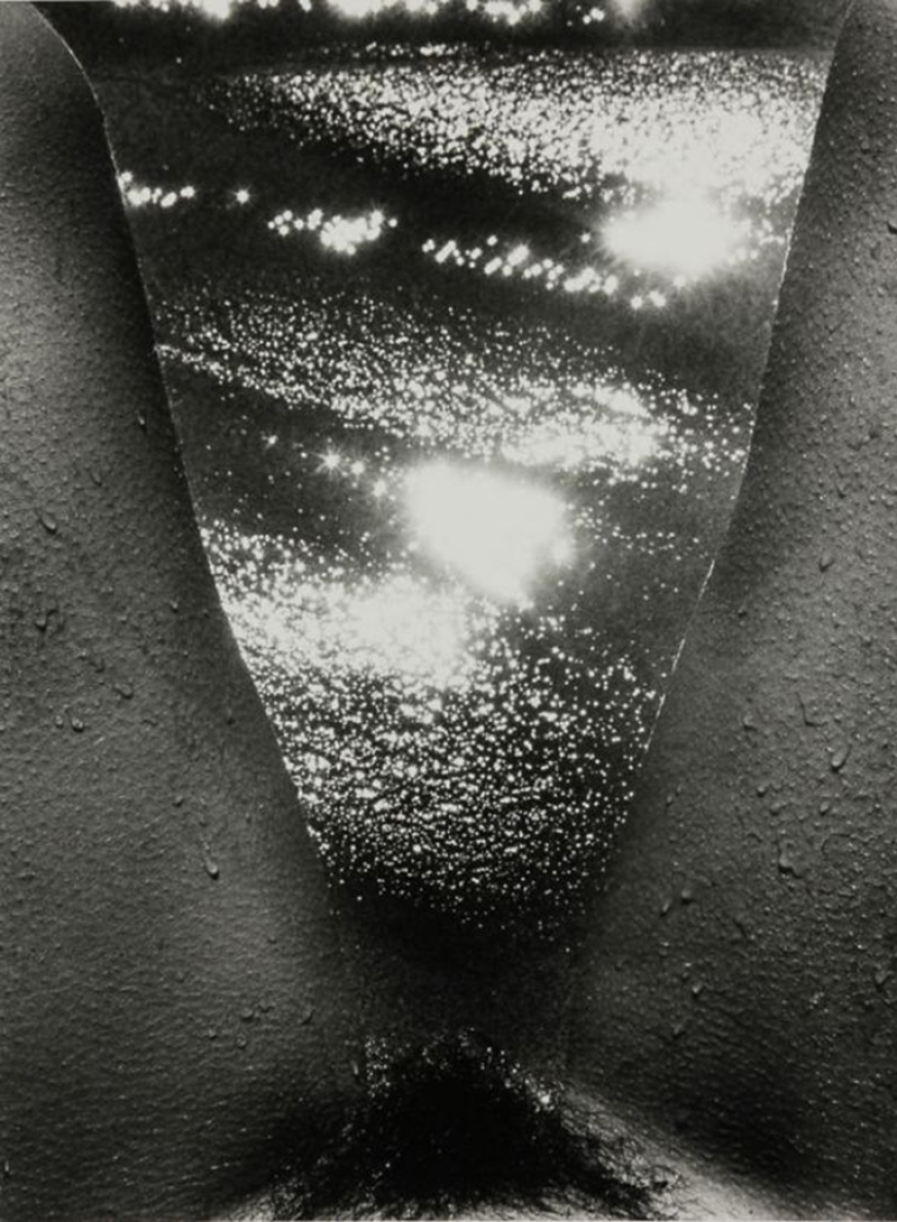 Between grace and provocation: erotic rhymes of a poet with a camera