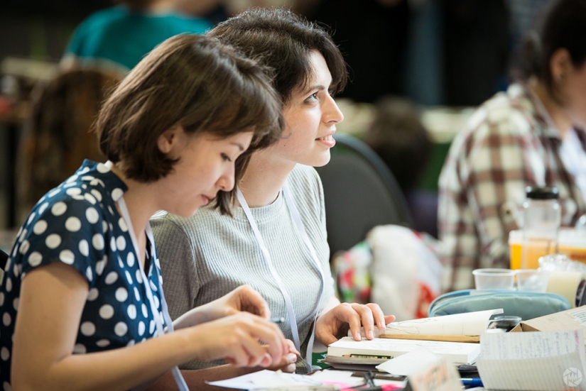 Bicho raro con la letra "g": Convención de cómics geeks Mossow Bicho raro con la letra "g": Convención de cómics geeks Mossow