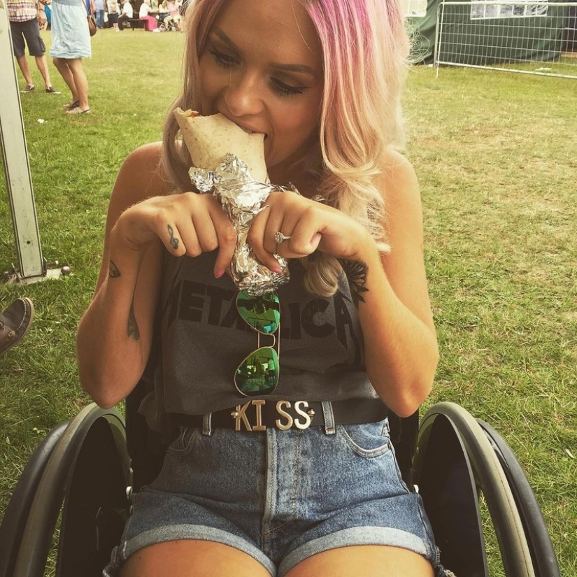 Blogger de belleza con parálisis graba un poderoso video para luchar contra los trolls Blogger de belleza con parálisis graba un poderoso video para luchar contra los trolls