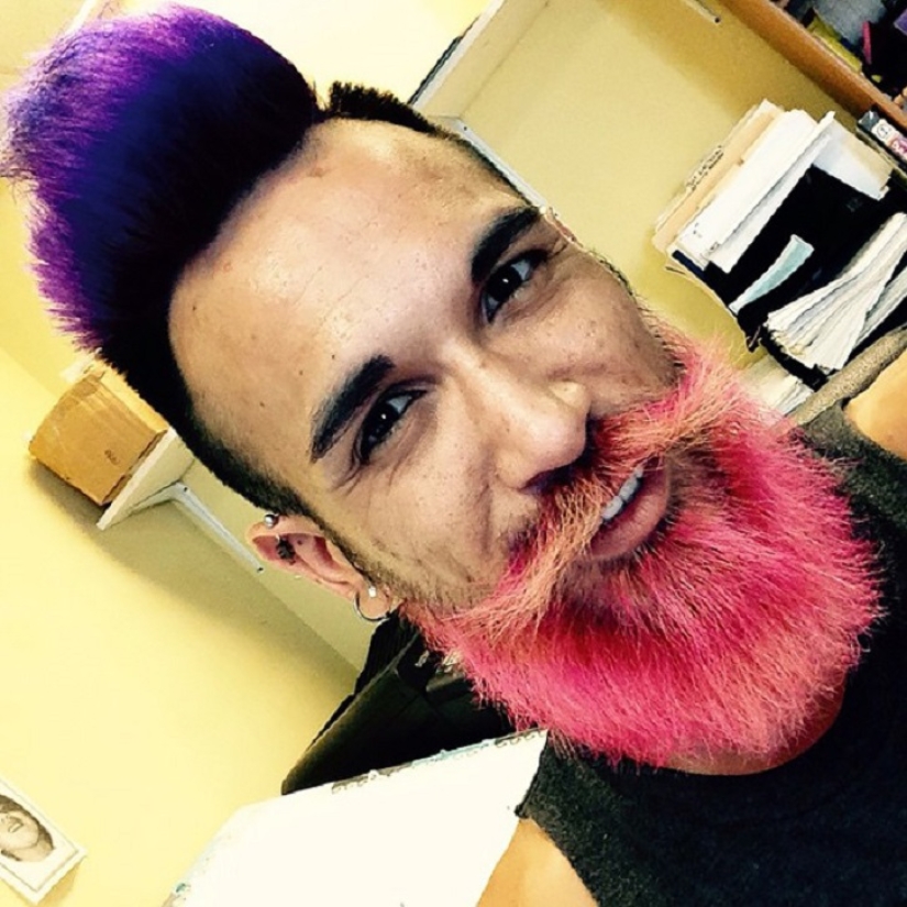 Blue beard: Male mermaids dye their beards different colors Blue beard: Male mermaids dye their beards different colors