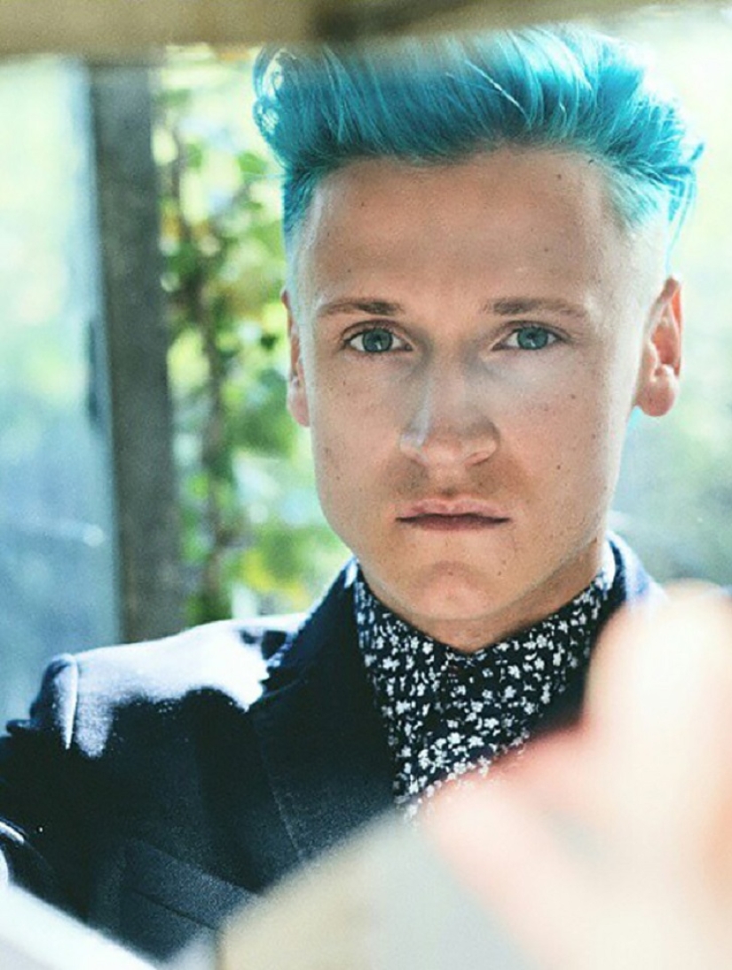 Blue beard: Male mermaids dye their beards different colors Blue beard: Male mermaids dye their beards different colors