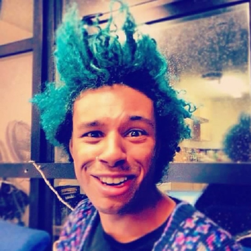 Blue beard: Male mermaids dye their beards different colors Blue beard: Male mermaids dye their beards different colors