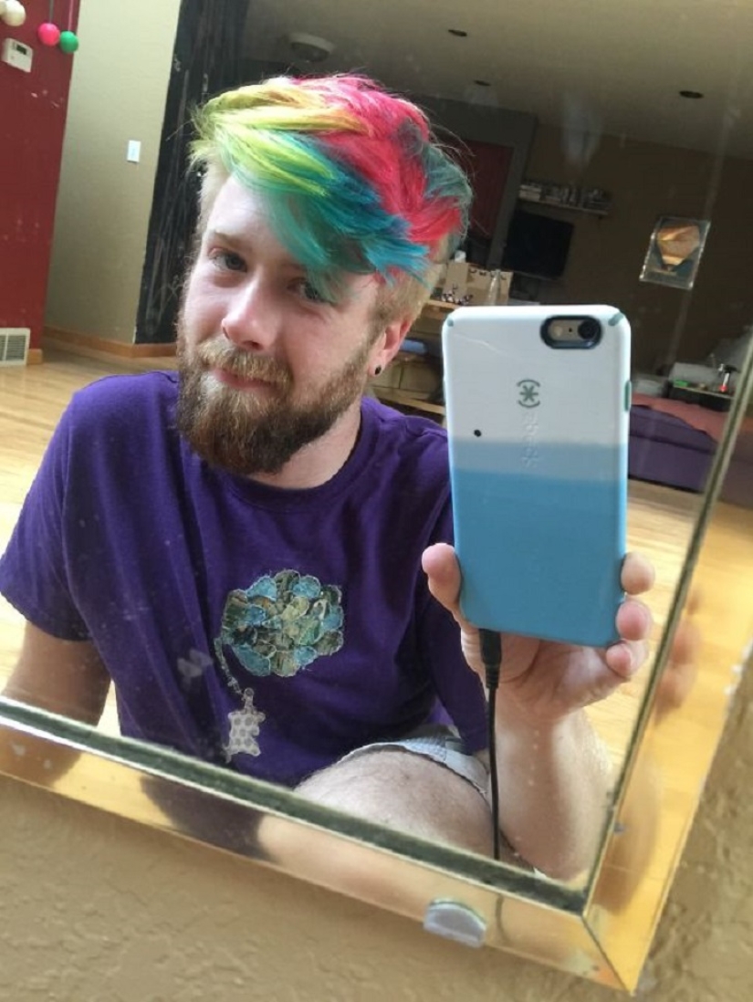 Blue beard: Male mermaids dye their beards different colors Blue beard: Male mermaids dye their beards different colors