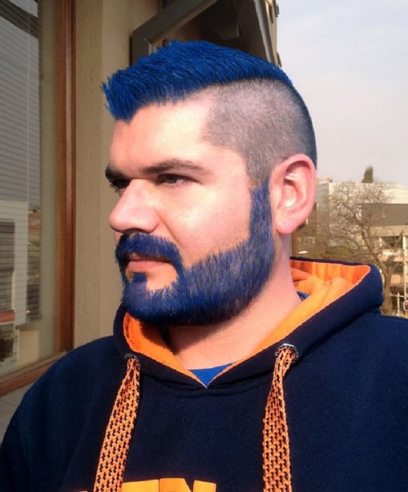 Blue beard: Male mermaids dye their beards different colors Blue beard: Male mermaids dye their beards different colors