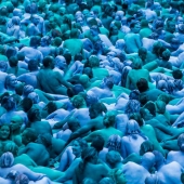 Blue naked ocean: thousands of Britons undressed, painted their bodies blue and went for a walk