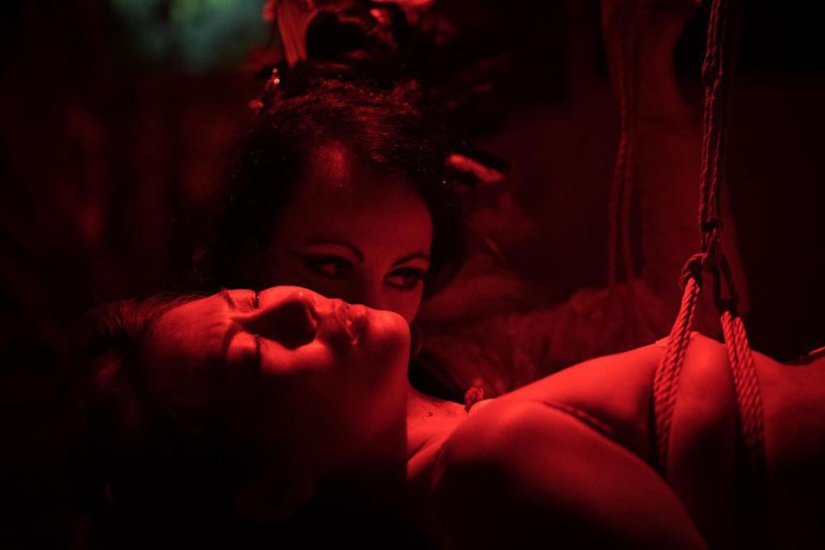 Bondage en japonés: una mujer australiana conquista la escena de un espectáculo prohibido en la Tierra del Sol Naciente