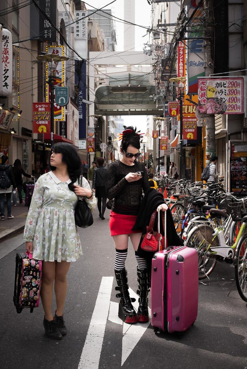 Bondage in Japanese: an Australian woman conquers the scene of a forbidden show in the Land of the Rising Sun