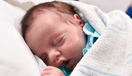 Born twice: doctors took the baby out of the womb to operate and bring it back
