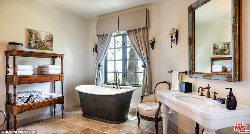 Brave offer: Mel Gibson sells "medieval" estate for $21 million