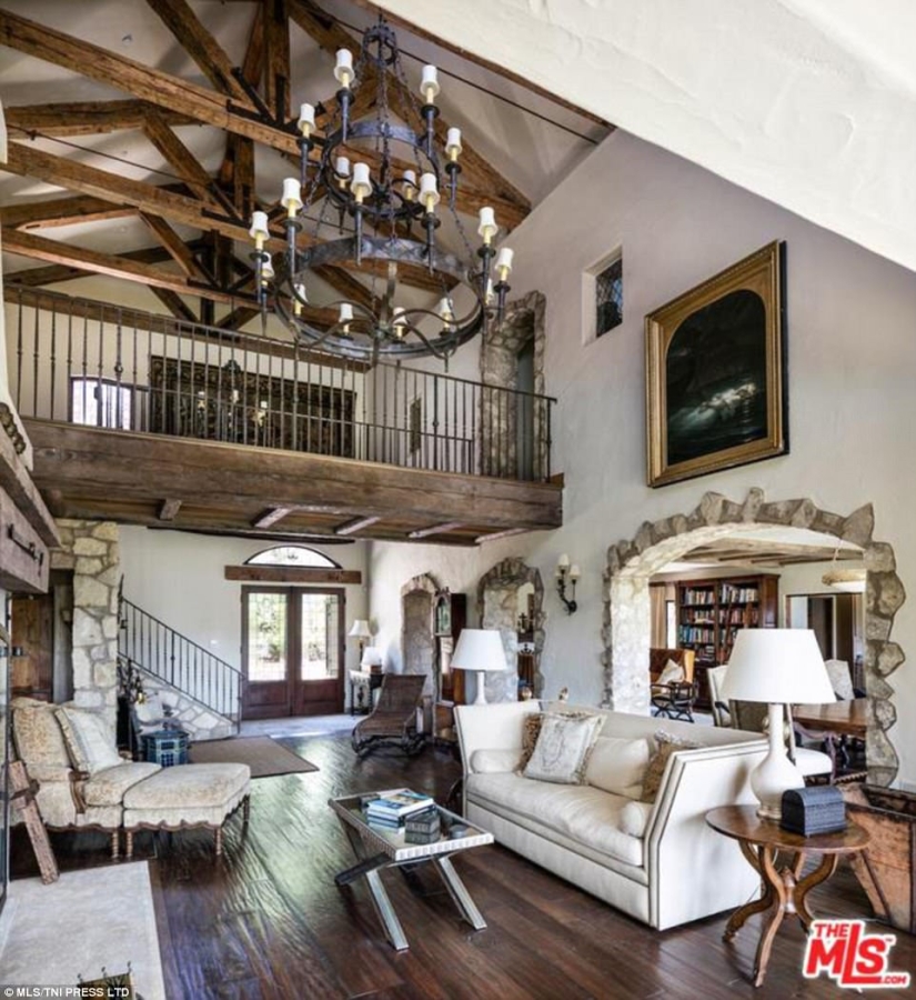 Brave offer: Mel Gibson sells "medieval" estate for $21 million