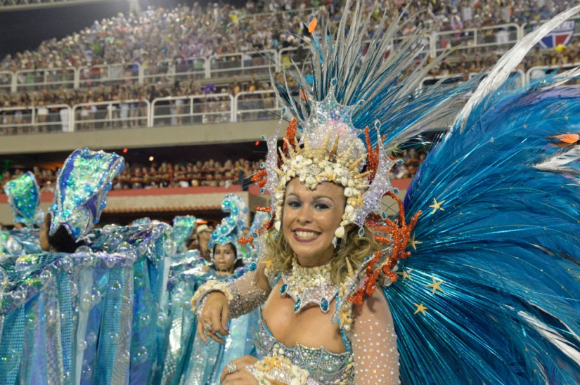 Brazilian Carnival 2017: highlights and revealing costumes Brazilian Carnival 2017: highlights and revealing costumes