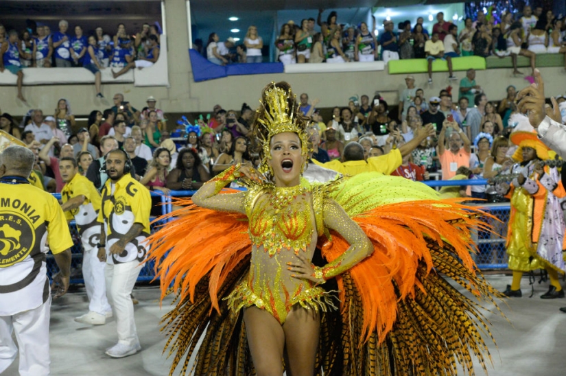 Brazilian Carnival 2017: highlights and revealing costumes Brazilian Carnival 2017: highlights and revealing costumes
