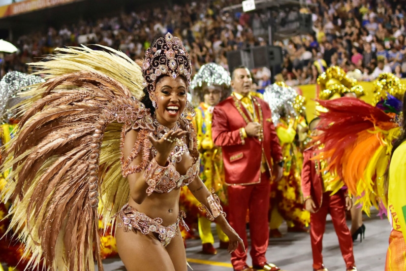 Brazilian Carnival 2017: highlights and revealing costumes Brazilian Carnival 2017: highlights and revealing costumes