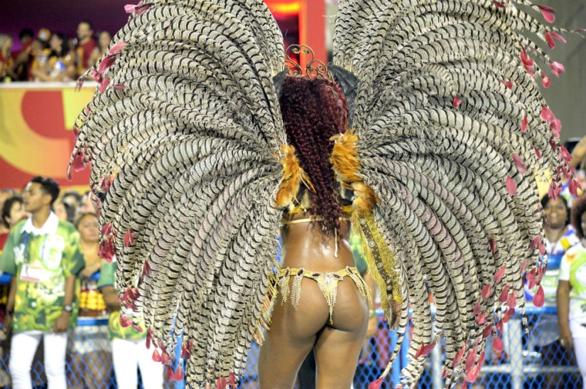 Brazilian Carnival 2017: highlights and revealing costumes Brazilian Carnival 2017: highlights and revealing costumes