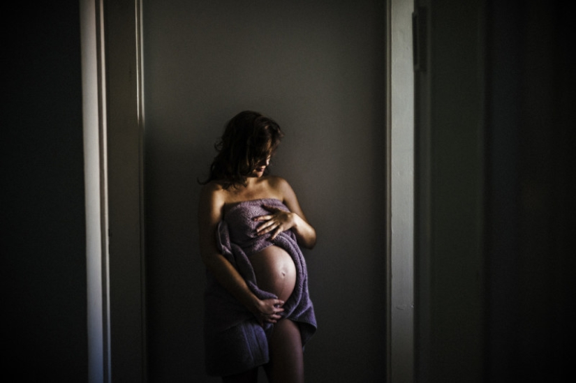 Brazilian photographer showed his girlfriend's home birth Brazilian photographer showed his girlfriend's home birth