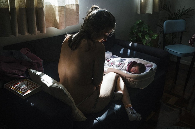 Brazilian photographer showed his girlfriend's home birth Brazilian photographer showed his girlfriend's home birth