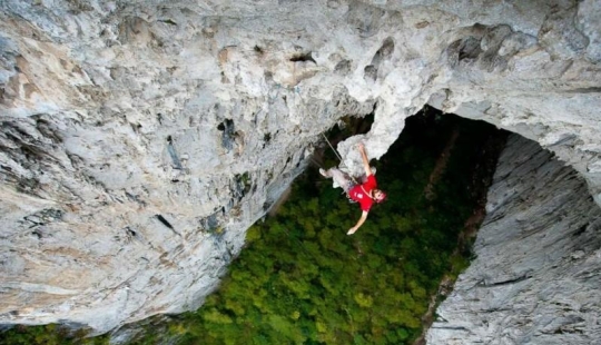 Breathtaking photos of rock climbers