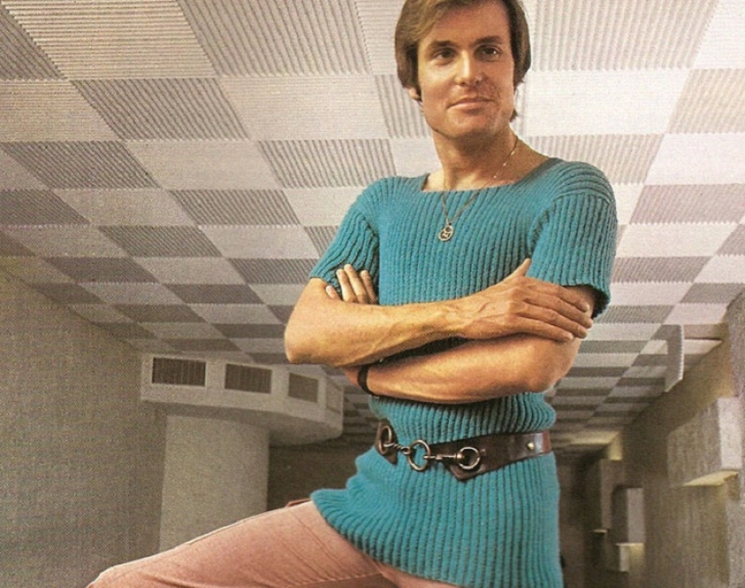 Bright color, indecent cut, daring cage and unthinkable flare: men's fashion in the 70s