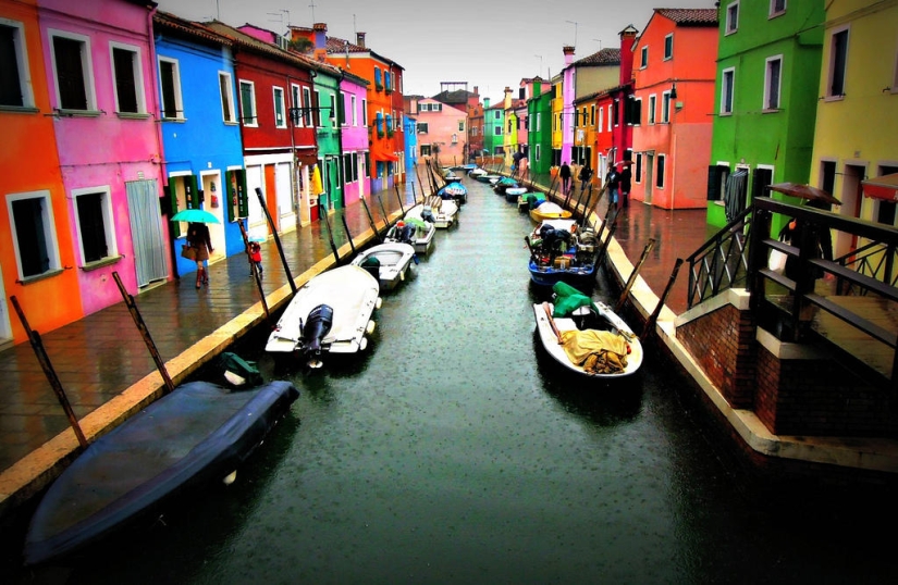 Bright houses from around the world Bright houses from around the world