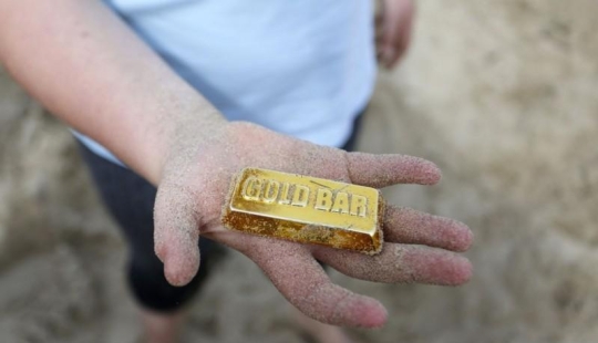 British Gold Rush on Folkestone Beach