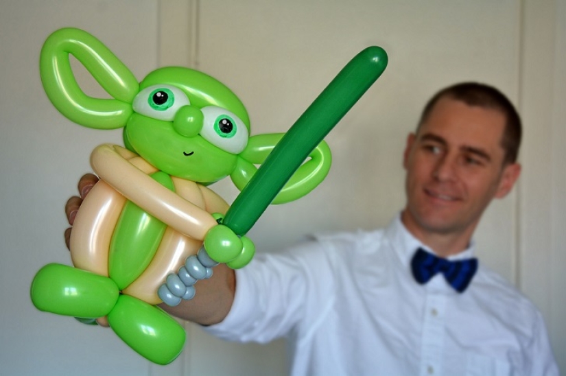 Briton recreates movie scenes with balloons Briton recreates movie scenes with balloons