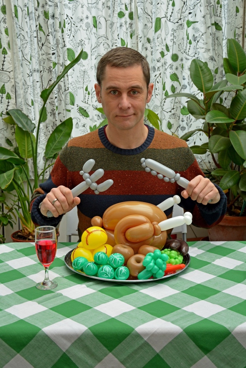 Briton recreates movie scenes with balloons Briton recreates movie scenes with balloons