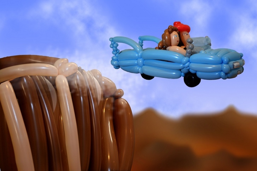 Briton recreates movie scenes with balloons Briton recreates movie scenes with balloons