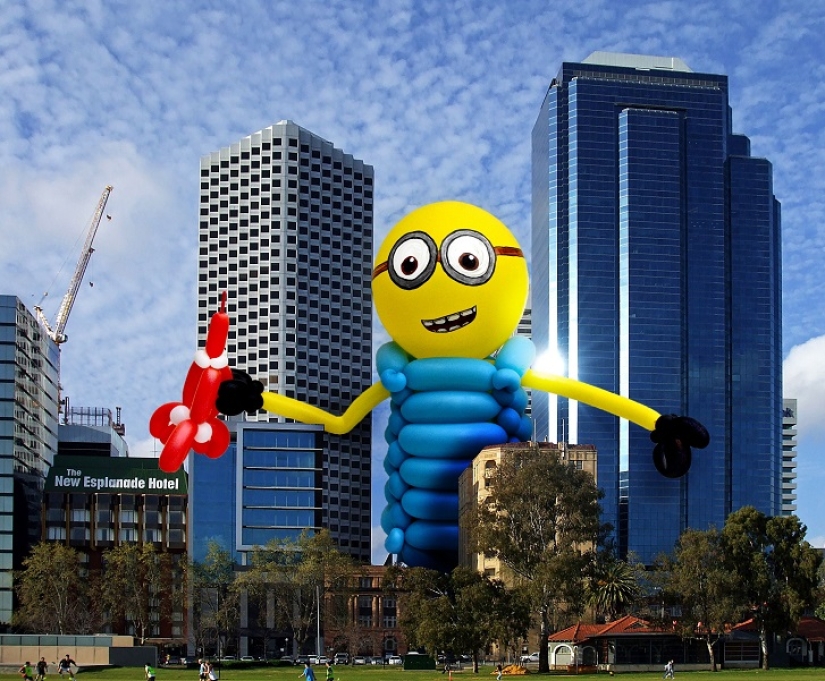 Briton recreates movie scenes with balloons Briton recreates movie scenes with balloons