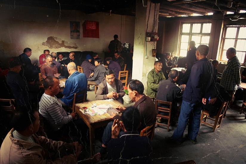 Burdeles de Petya: para aquellos que se perdieron la exposición fotográfica del experto en cortesanas, la mostramos en línea Burdeles de Petya: para aquellos que se perdieron la exposición fotográfica del experto en cortesanas, la mostramos en línea