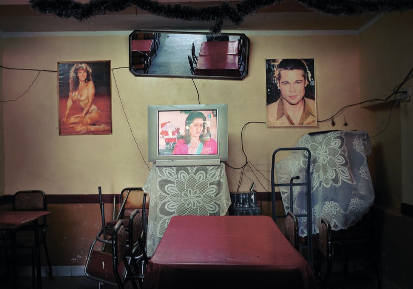 Burdeles de Petya: para aquellos que se perdieron la exposición fotográfica del experto en cortesanas, la mostramos en línea Burdeles de Petya: para aquellos que se perdieron la exposición fotográfica del experto en cortesanas, la mostramos en línea