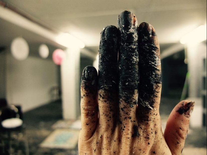 Cada vez que hago arte, también me transformo a mí mismo en una obra de arte. Cada vez que hago arte, también me transformo a mí mismo en una obra de arte.