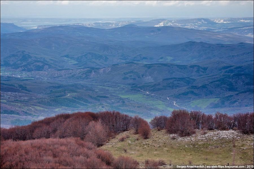 Caminar bajo las nubes. Meseta de Ai-Petri en Crimea Caminar bajo las nubes. Meseta de Ai-Petri en Crimea