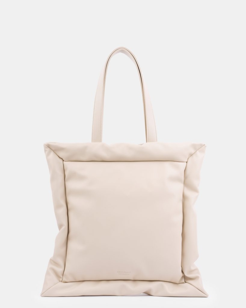 ¿Cansado? Entonces definitivamente necesitas una bolsa de almohada como en los desfiles de JW Anderson y Louis Vuitton.