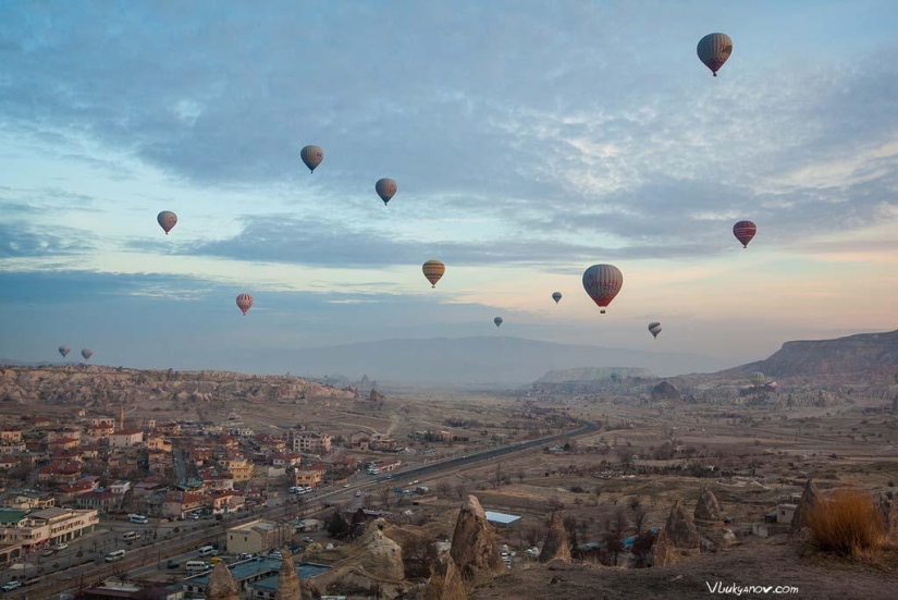 Capadocia: amanecer en puestas de sol y globos aerostáticos por primera vez Capadocia: amanecer en puestas de sol y globos aerostáticos por primera vez