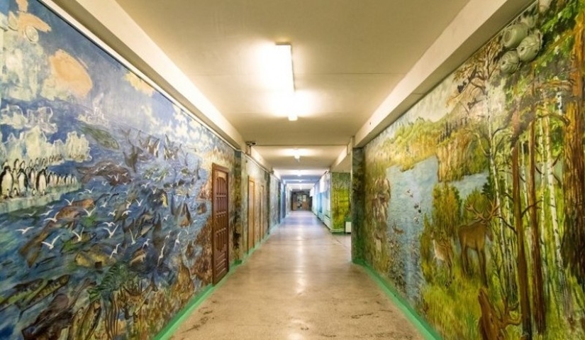 Caretaker turns school walls into art gallery Caretaker turns school walls into art gallery