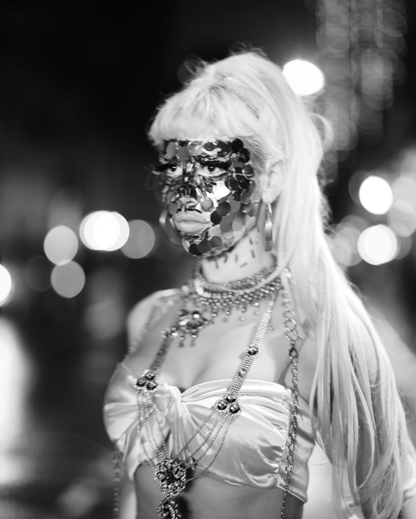 Carriage—to-Pumpkin: New York City Street Scenes early Sunday morning Carriage—to-Pumpkin: New York City Street Scenes early Sunday morning