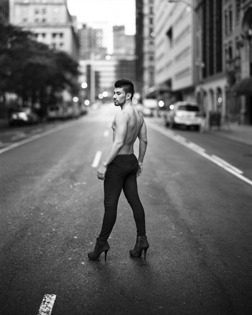 Carruaje a Calabaza: Escenas Callejeras de la Ciudad de Nueva York el domingo por la mañana temprano Carruaje a Calabaza: Escenas Callejeras de la Ciudad de Nueva York el domingo por la mañana temprano