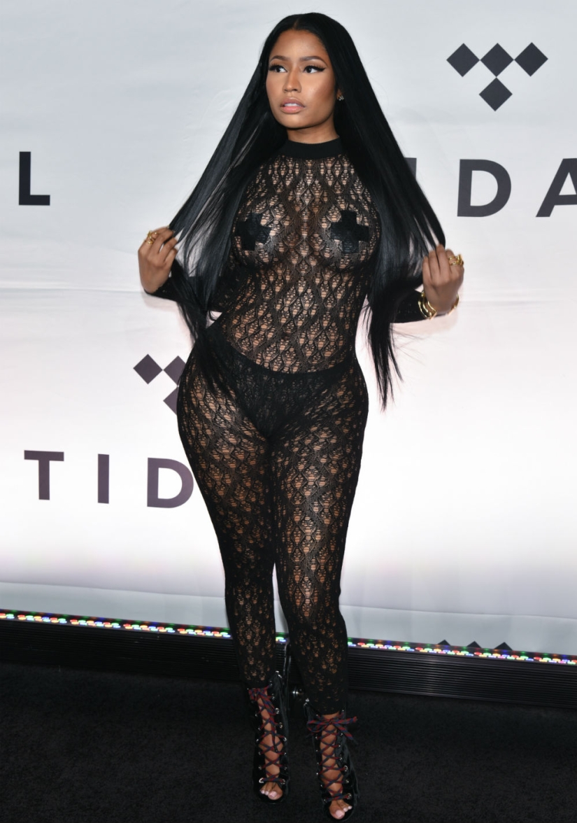 Celebrities refuse underwear on the red carpet