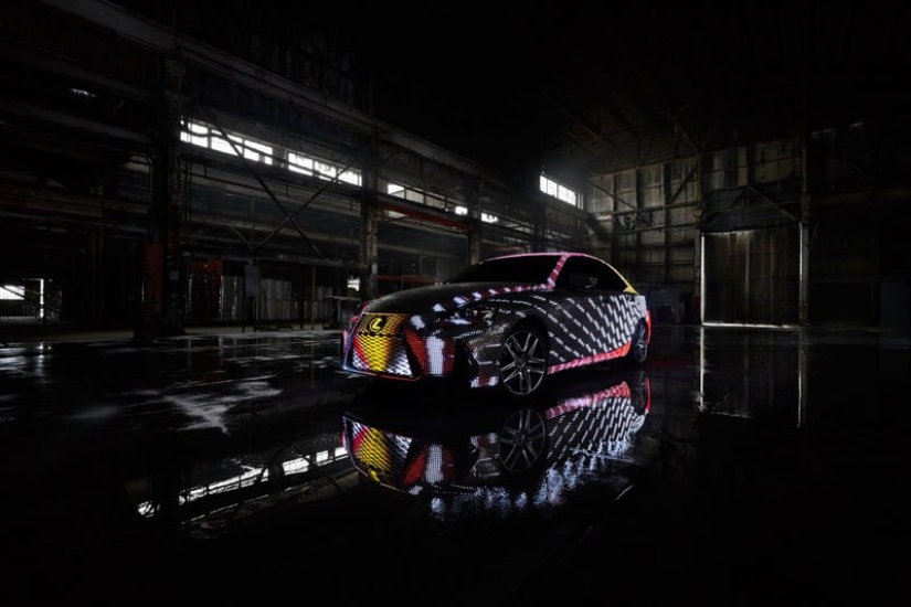 Chameleonmobile. The new Lexus model was covered with LEDs Chameleonmobile. The new Lexus model was covered with LEDs