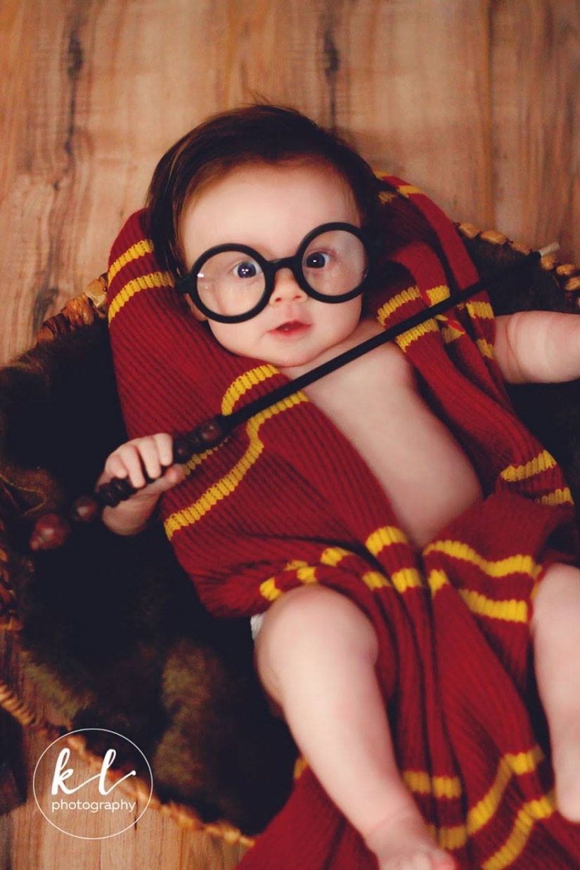 Charming photo shoot of a baby in the image of Harry Potter Charming photo shoot of a baby in the image of Harry Potter