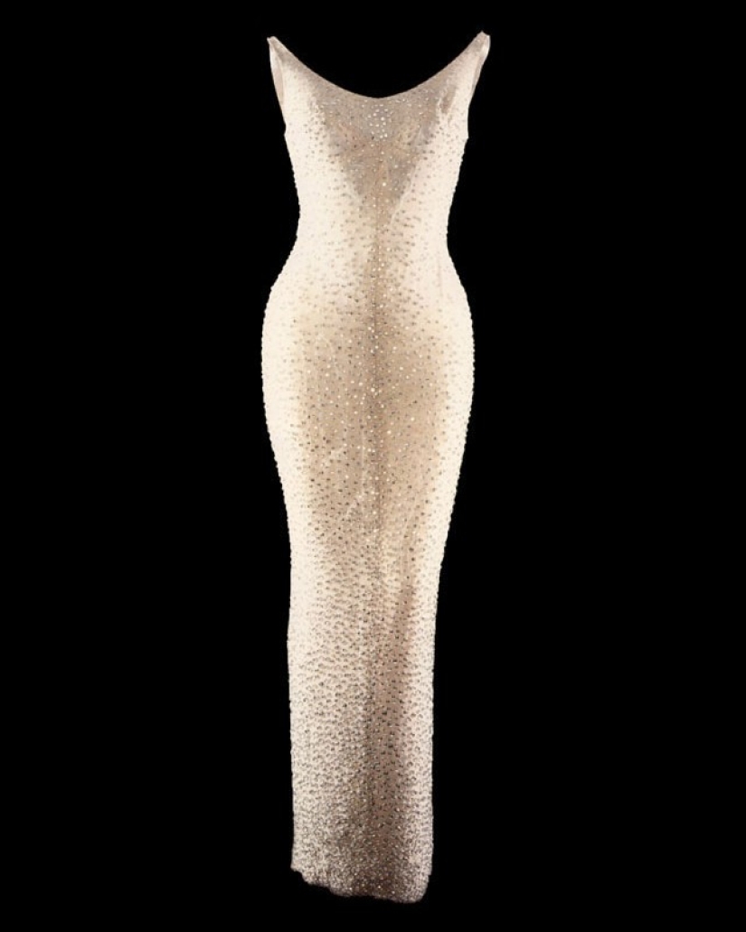 Chic y brillante: 15 vestidos más caros y lujosos del mundo Chic y brillante: 15 vestidos más caros y lujosos del mundo