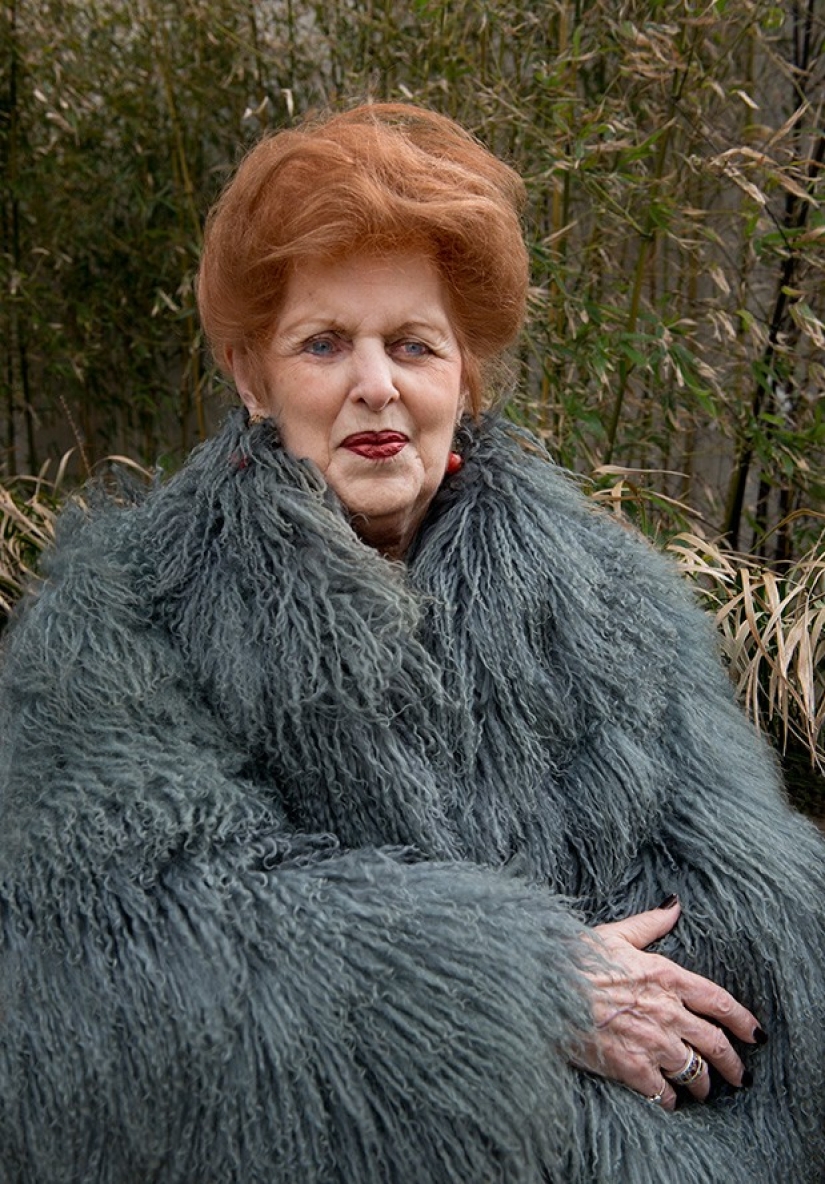 Chicas de edad elegante de Manhattan y Beverly Hills