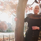 Chicas de edad elegante de Manhattan y Beverly Hills