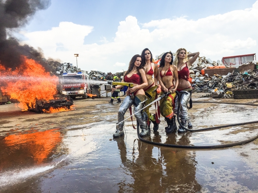 Chicas-fuego: cómo disparar a las chicas de fuego-calendario 2017 con bomberos sexys Chicas-fuego: cómo disparar a las chicas de fuego-calendario 2017 con bomberos sexys