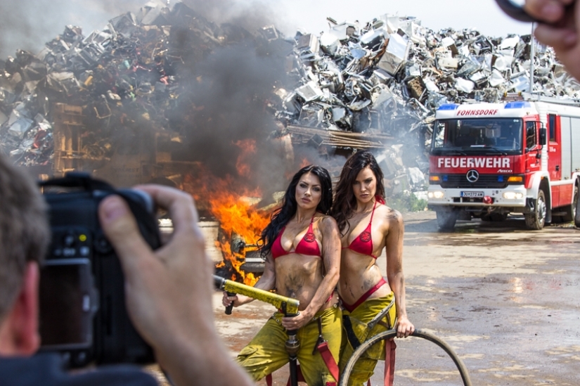 Chicas-fuego: cómo disparar a las chicas de fuego-calendario 2017 con bomberos sexys Chicas-fuego: cómo disparar a las chicas de fuego-calendario 2017 con bomberos sexys