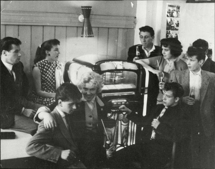 Chicos de peluche: hipsters y punks en una botella Chicos de peluche: hipsters y punks en una botella